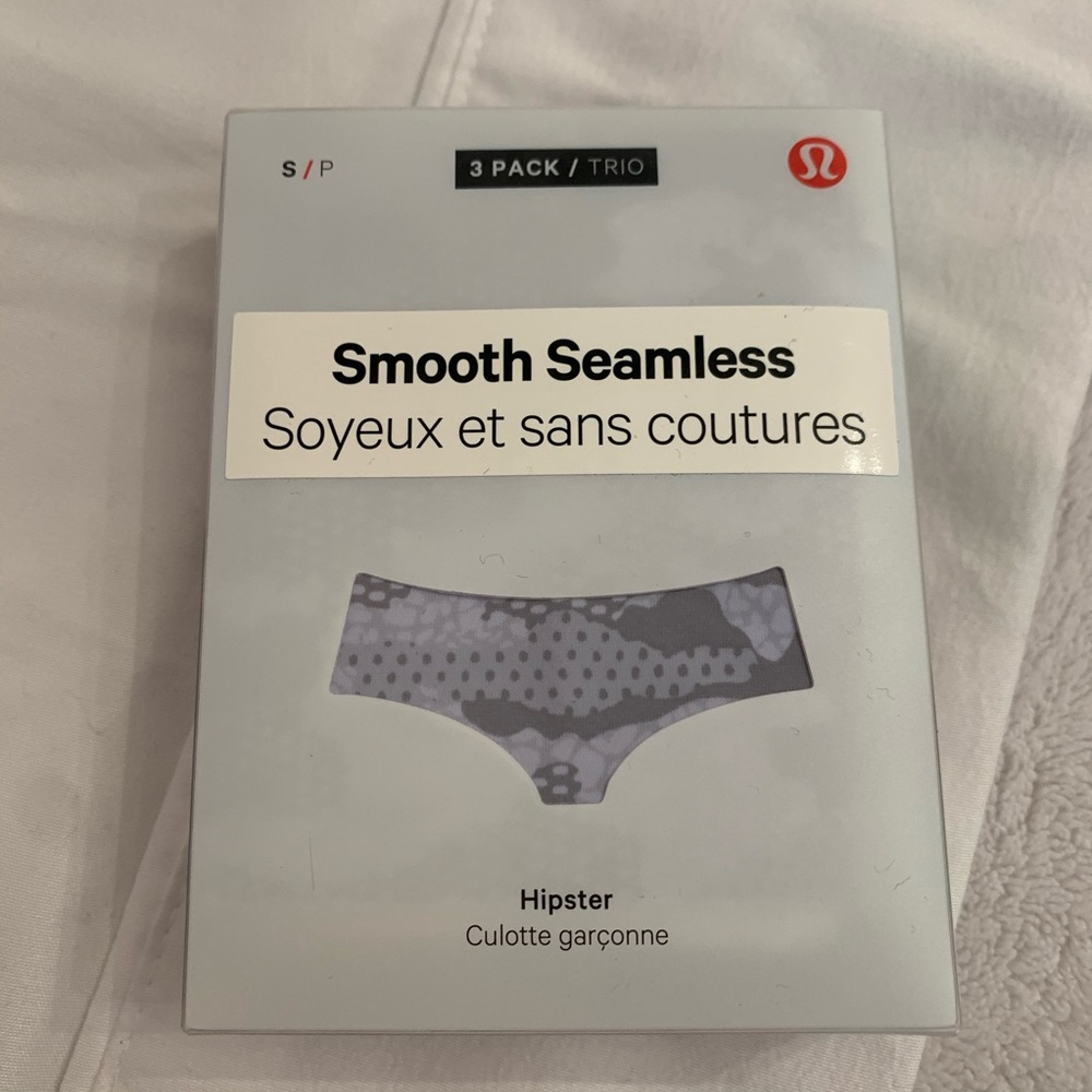 NWT Smooth Seamless Hipster 3 Pack